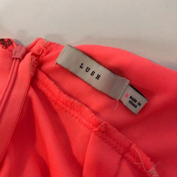 Lush Lace Overlay Romper sz M - Picture 6 of 6